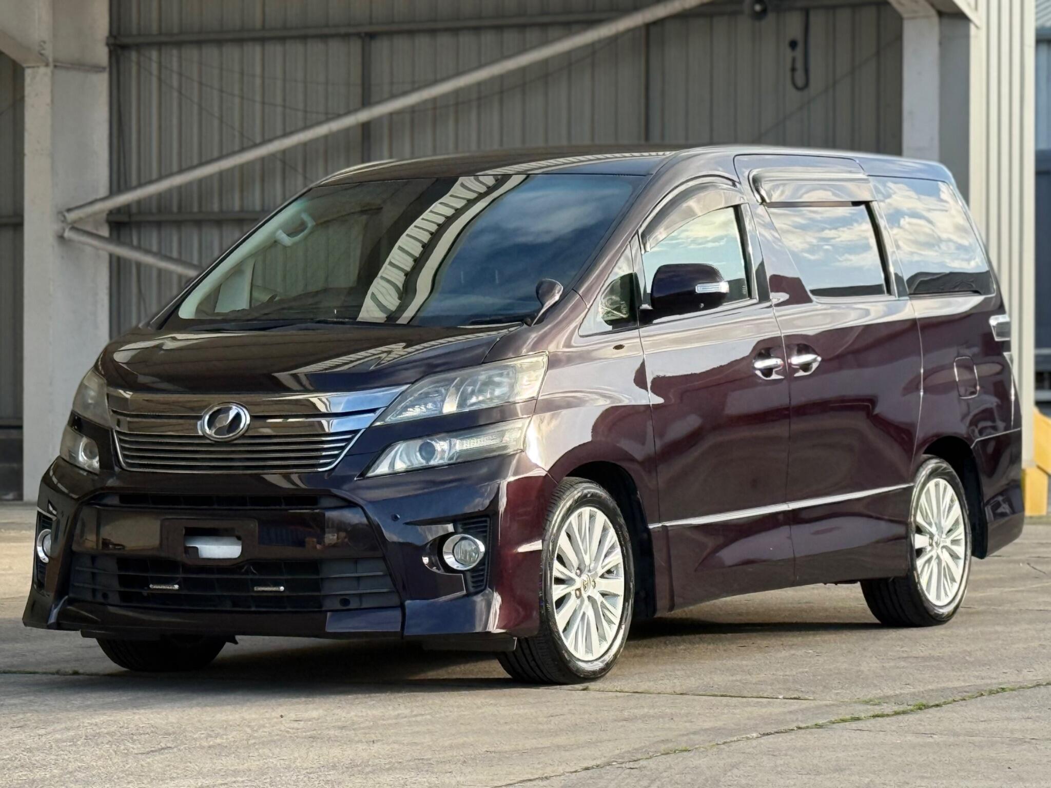 Toyota Vellfire - Image 15