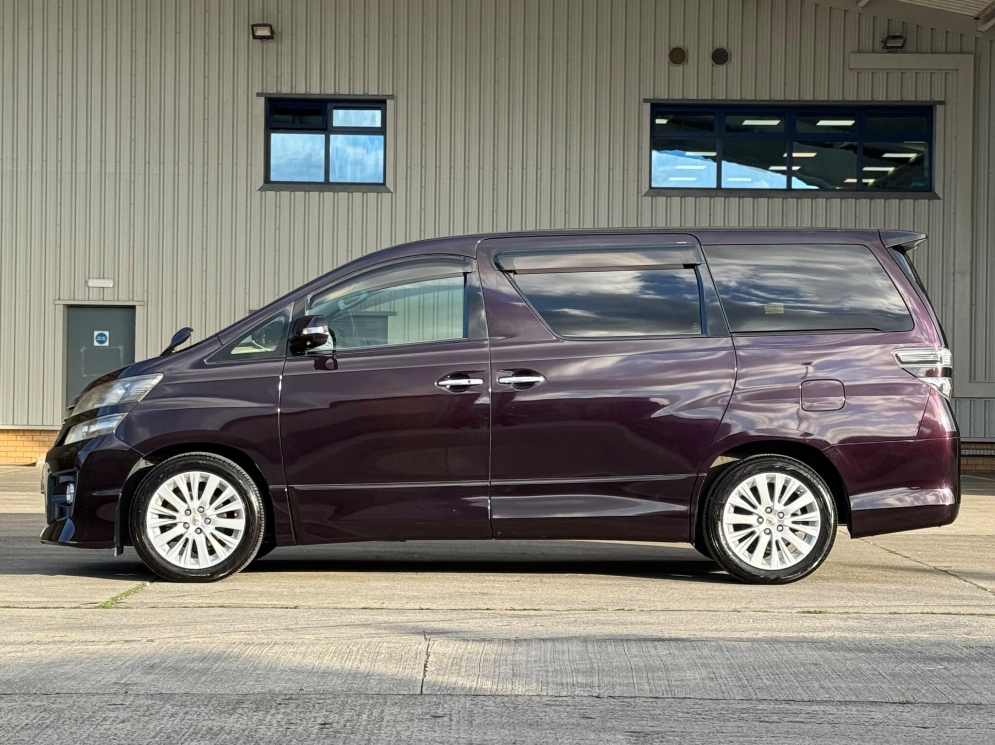 Toyota Vellfire - Image 16
