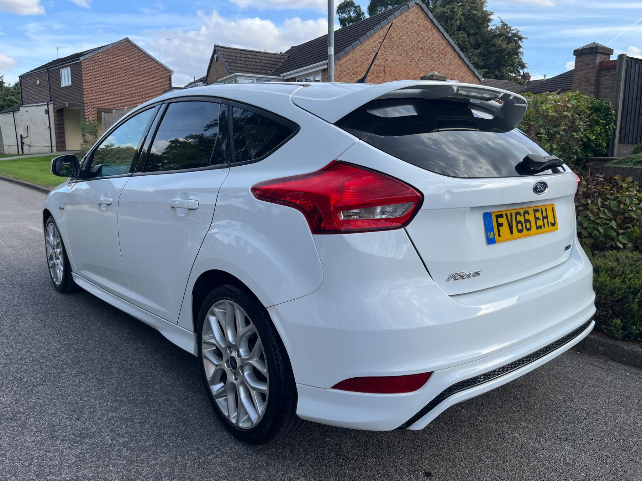 Ford Focus - Image 8