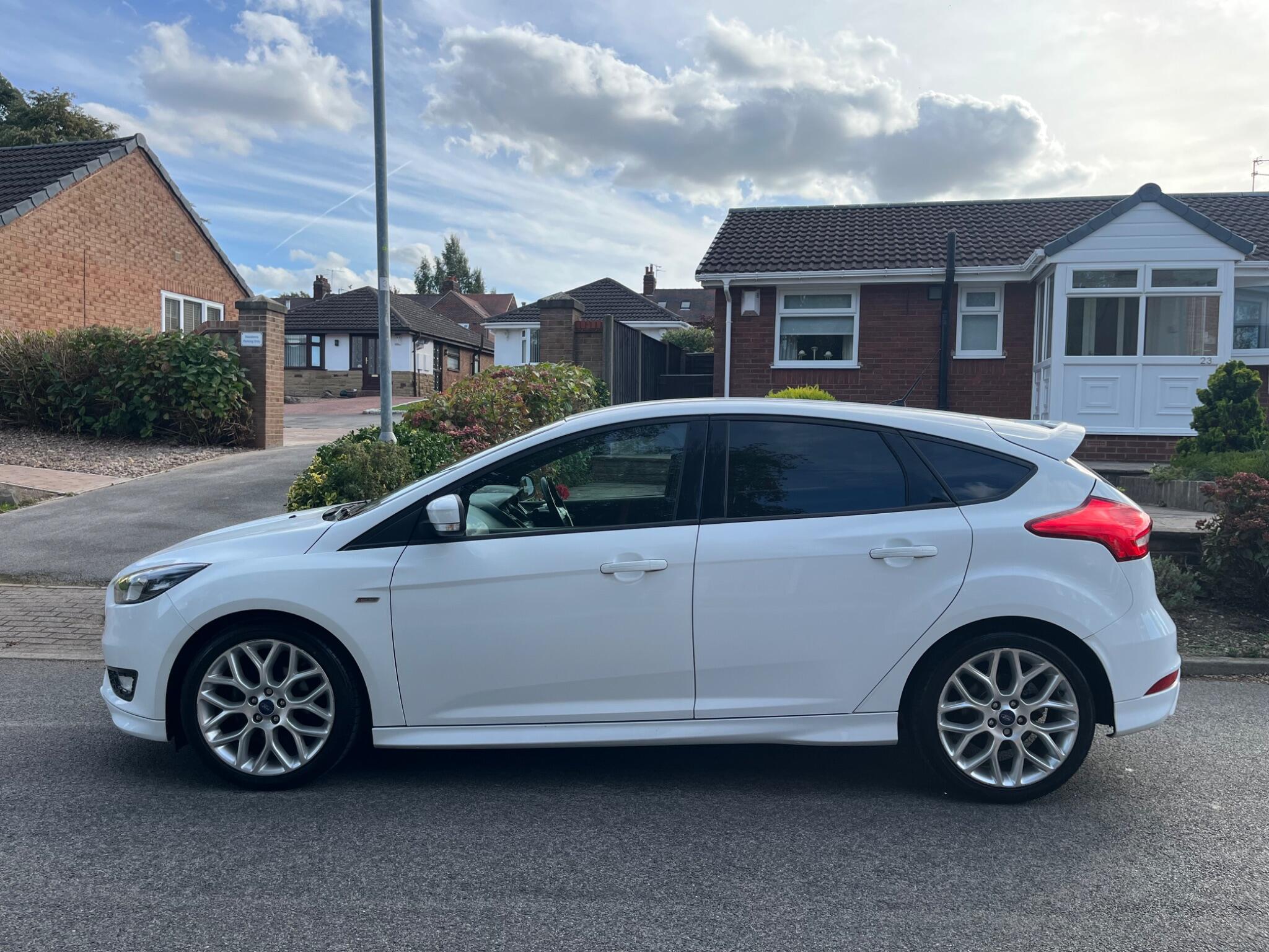Ford Focus - Image 9