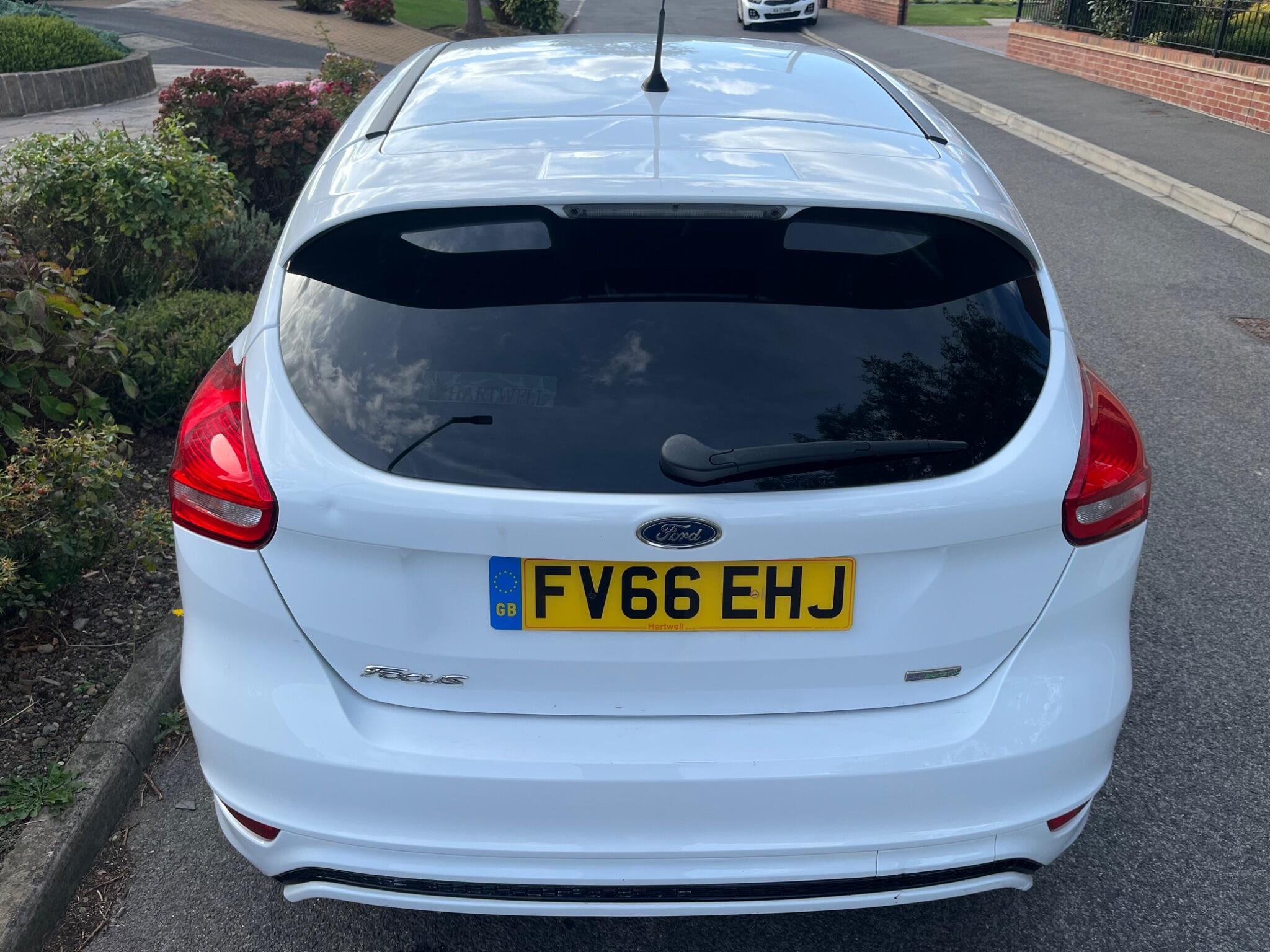 Ford Focus - Image 10