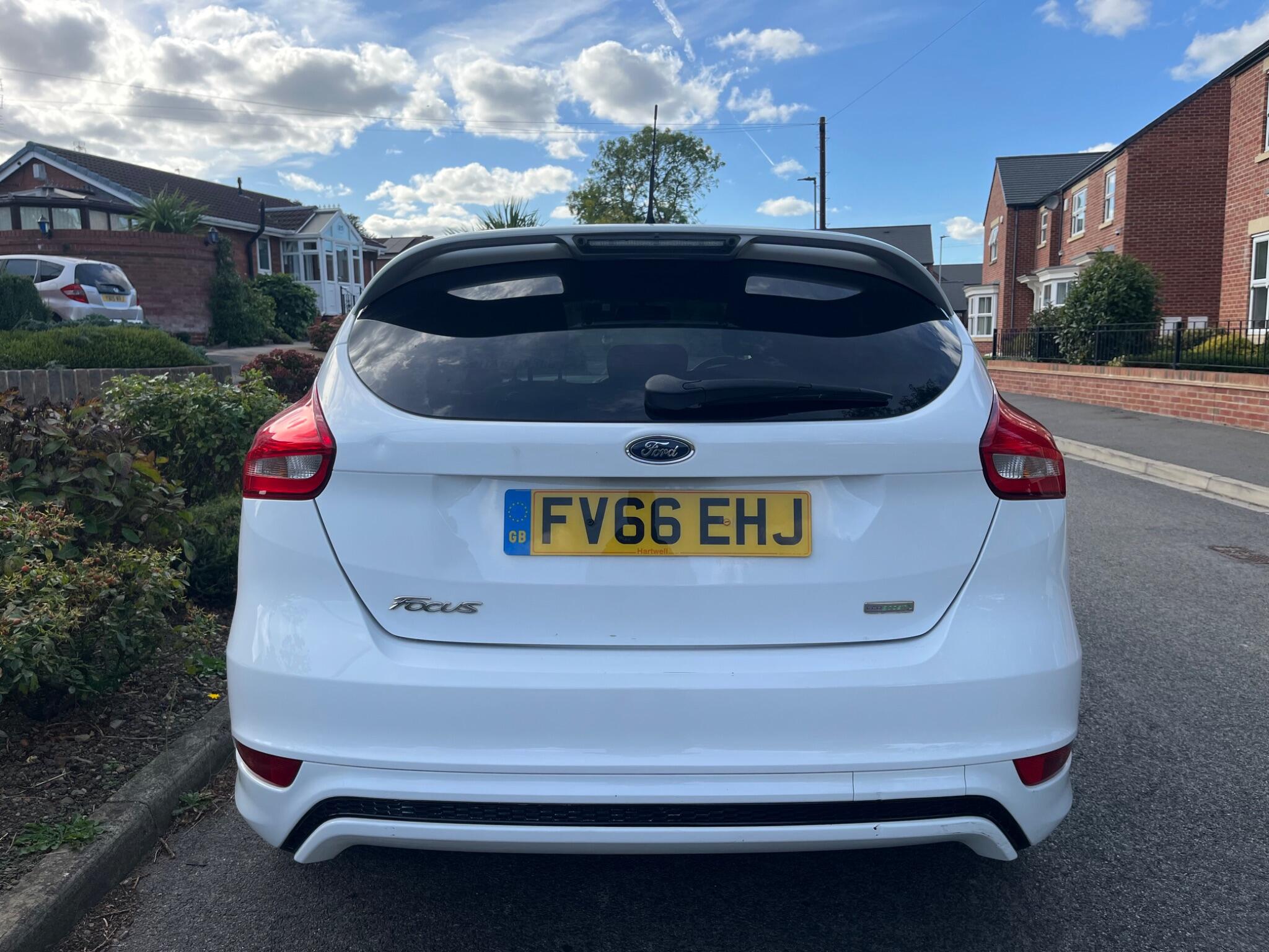 Ford Focus - Image 11