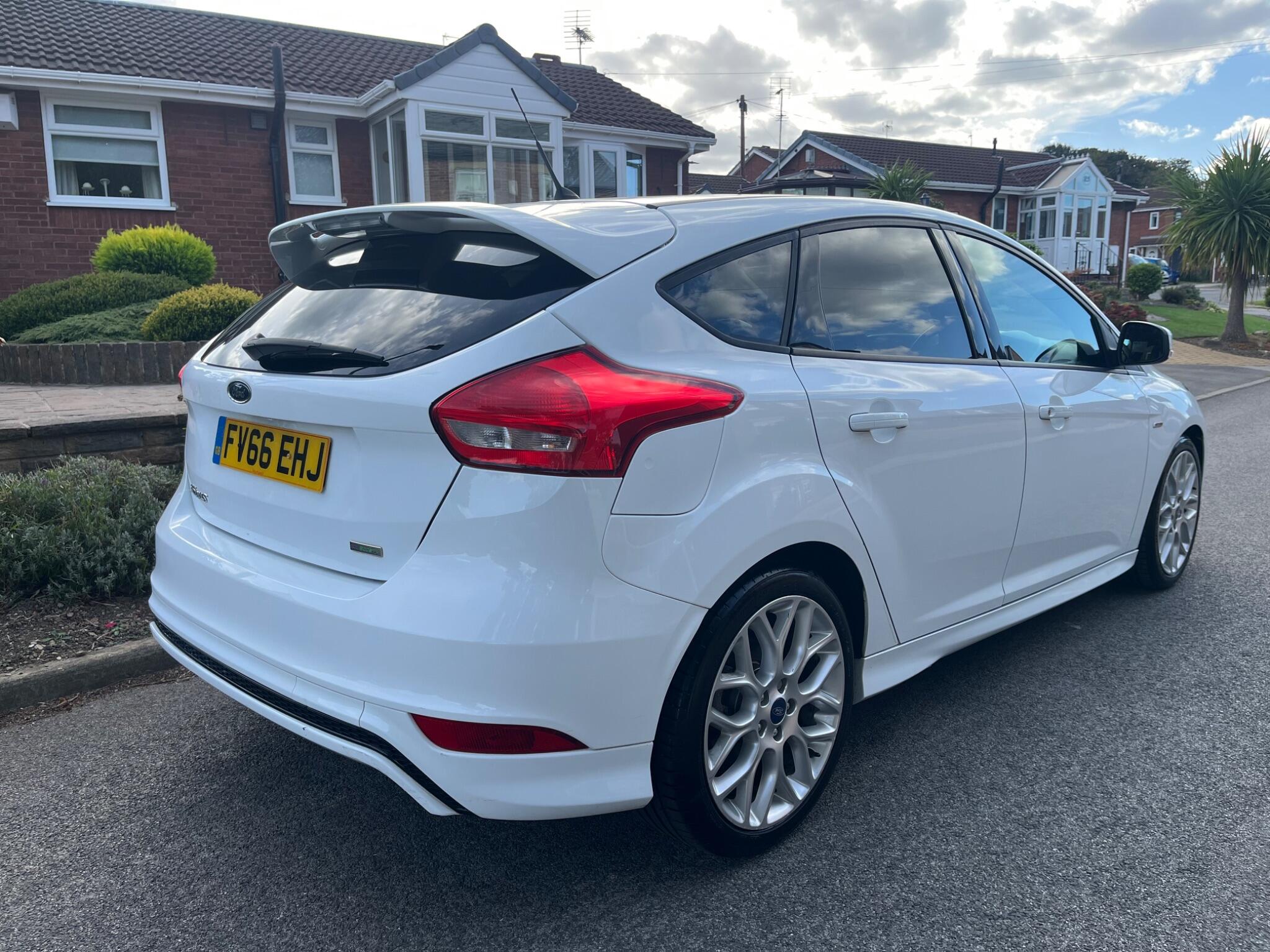 Ford Focus - Image 14