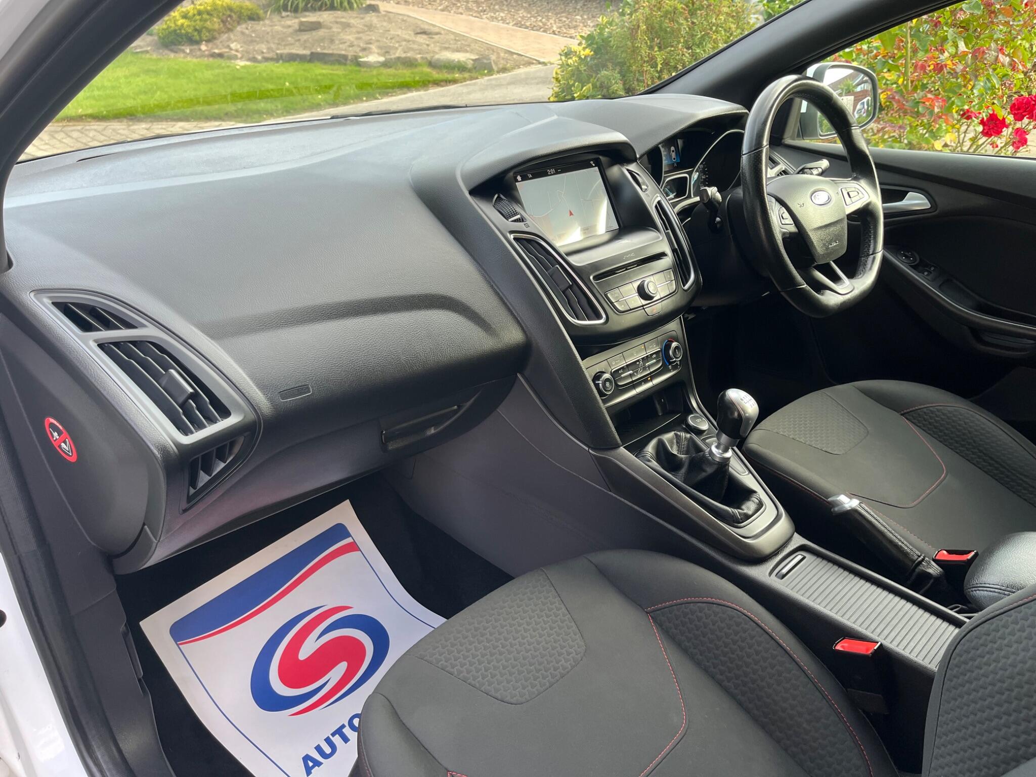 Ford Focus - Image 15