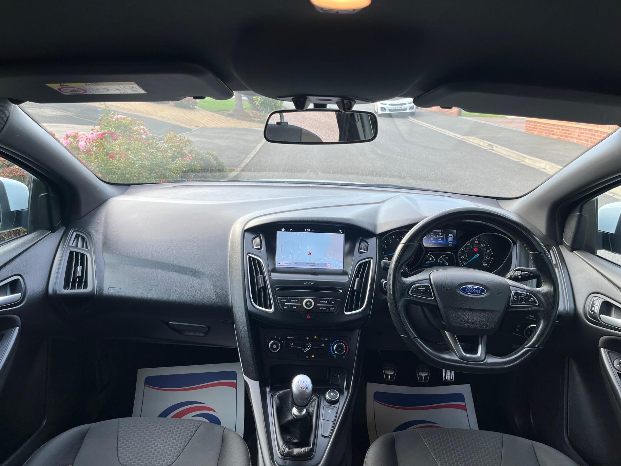 Ford Focus - Image 16