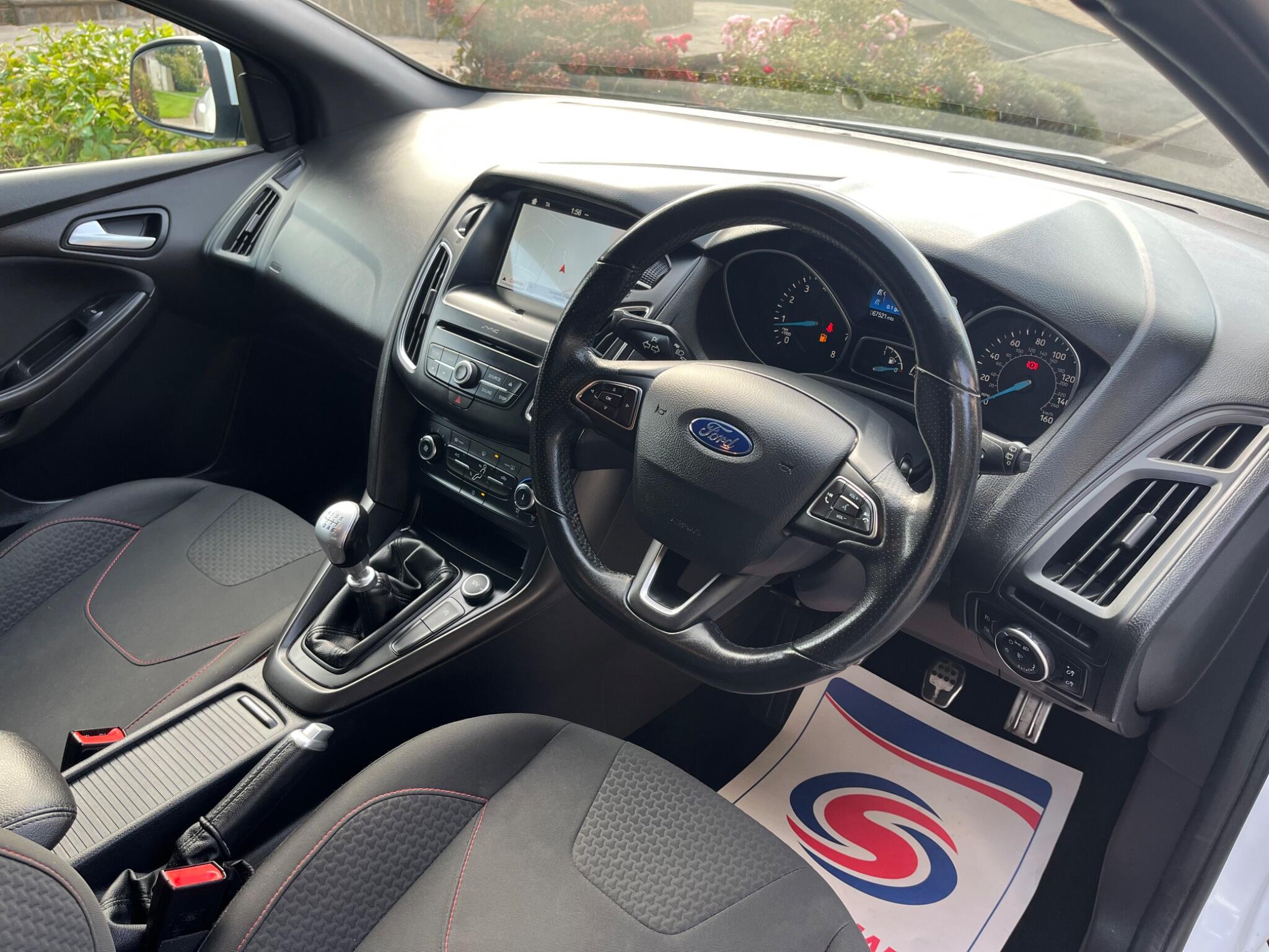 Ford Focus - Image 17
