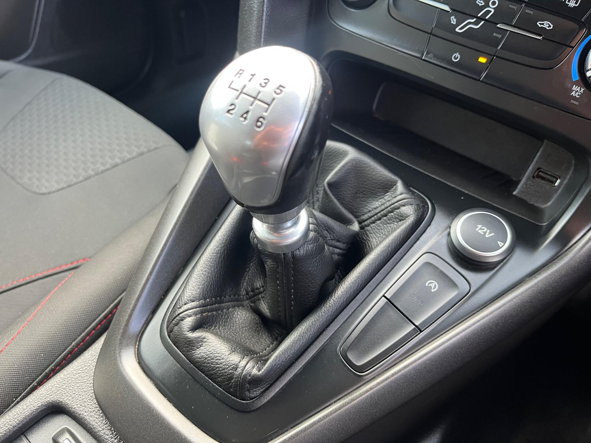 Ford Focus - Image 18