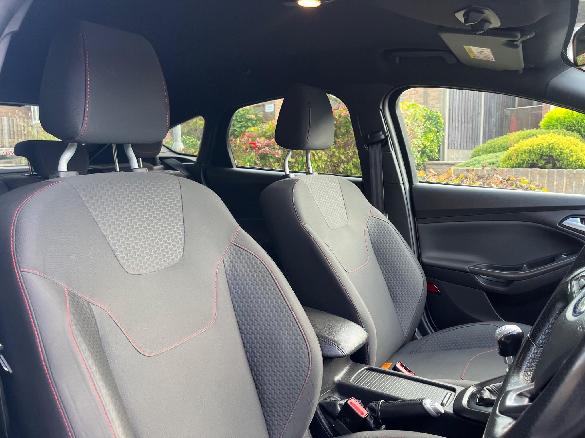 Ford Focus - Image 19