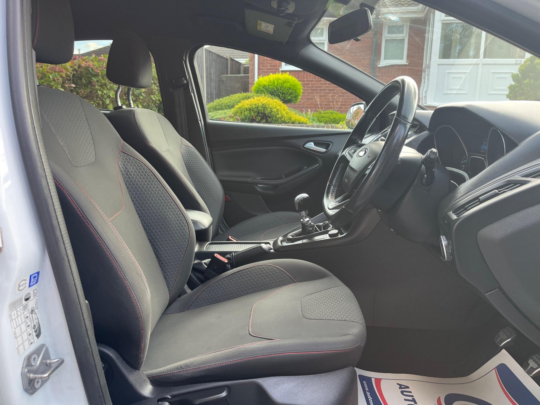 Ford Focus - Image 20