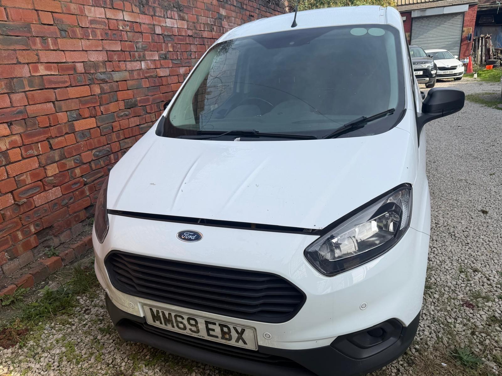 Ford Transit Courier - Image 2
