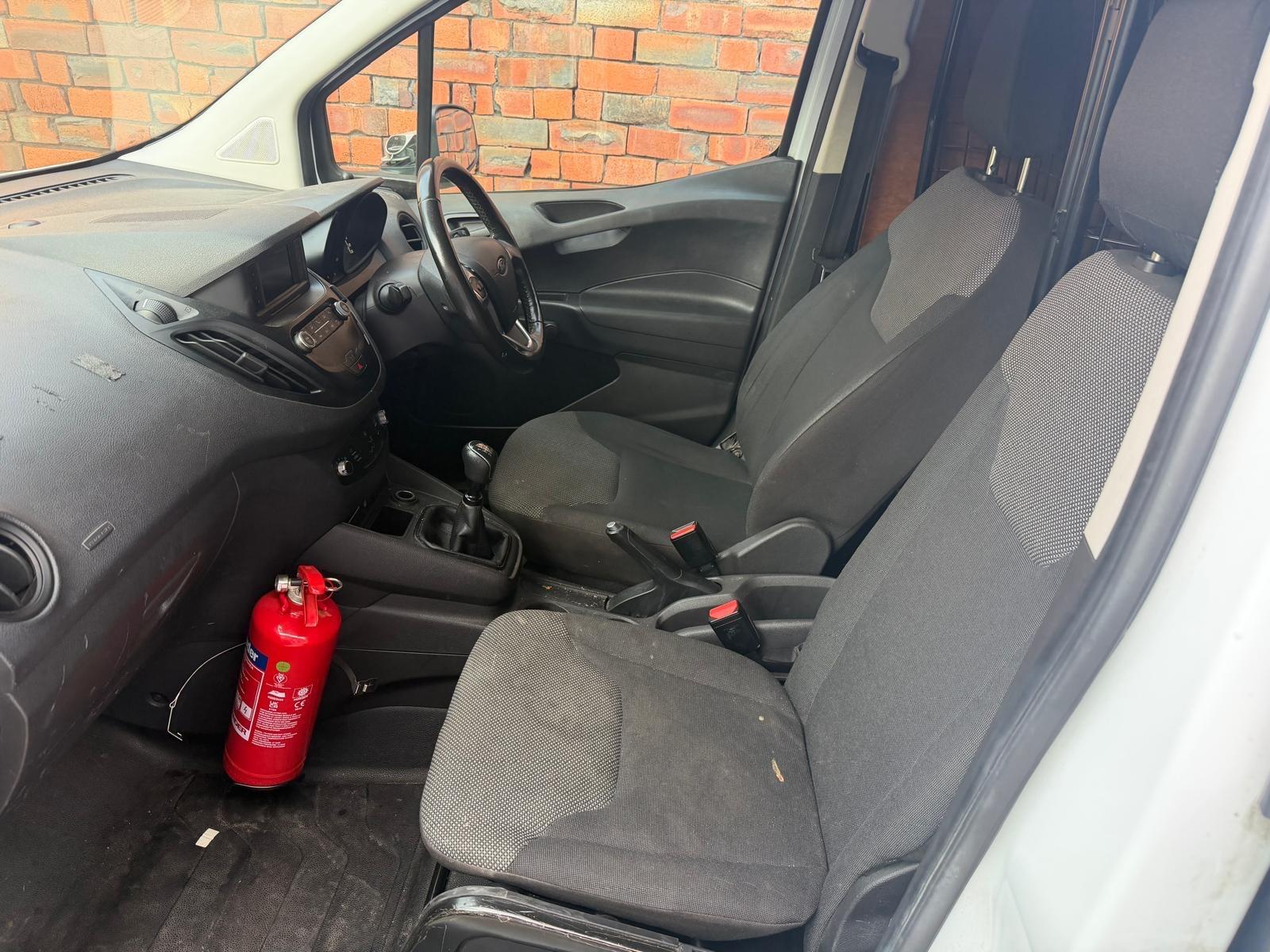 Ford Transit Courier - Image 3