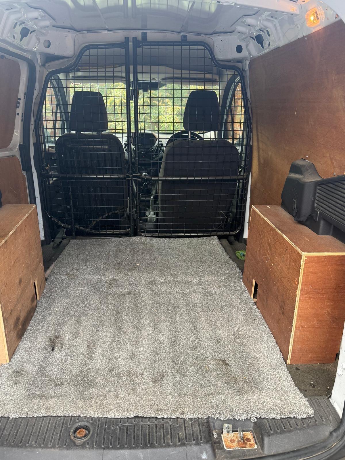 Ford Transit Courier - Image 8