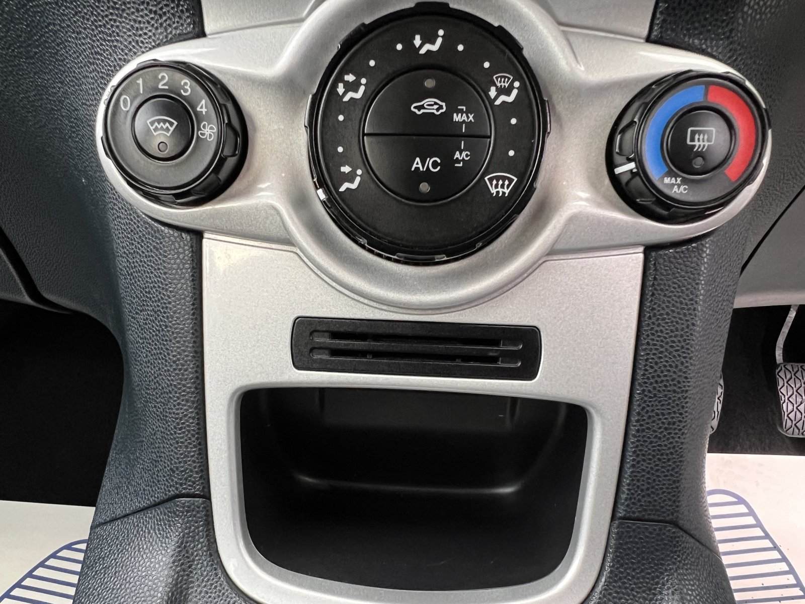 Ford Fiesta - Image 19