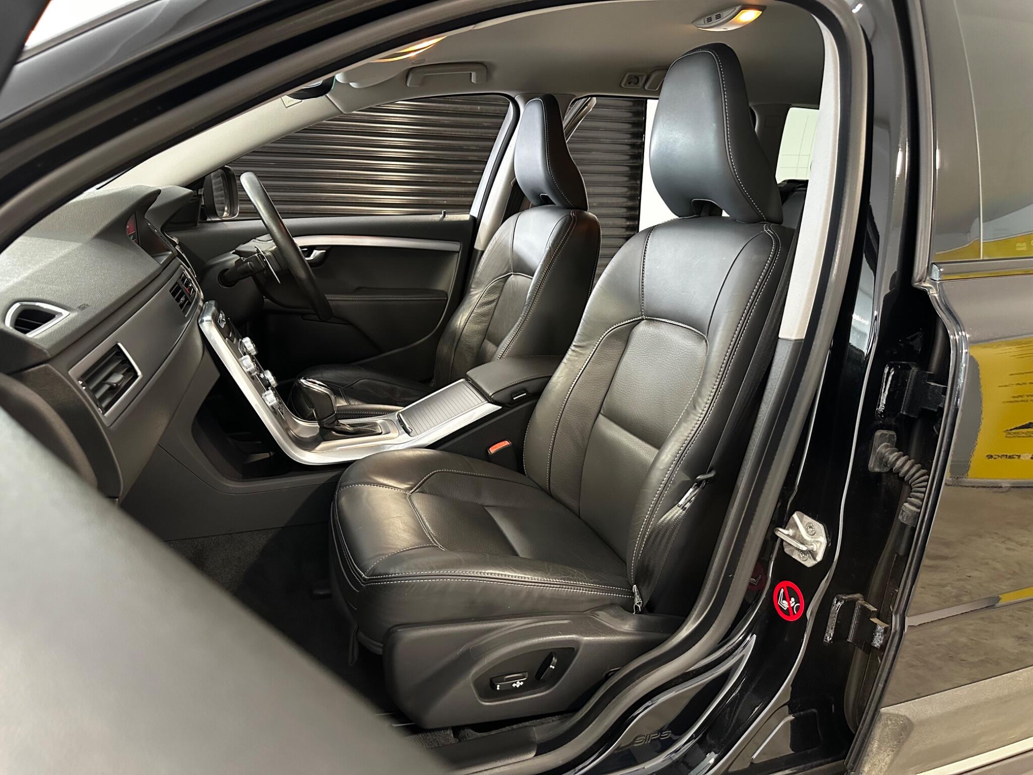 Volvo XC70 - Image 18