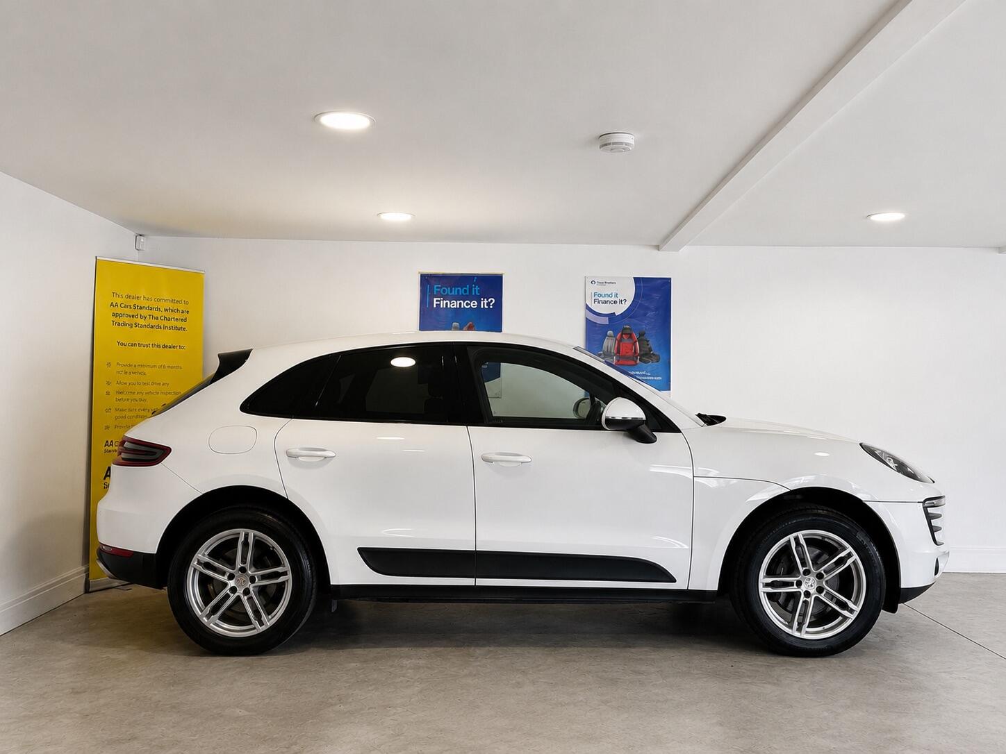 Porsche Macan - Image 7