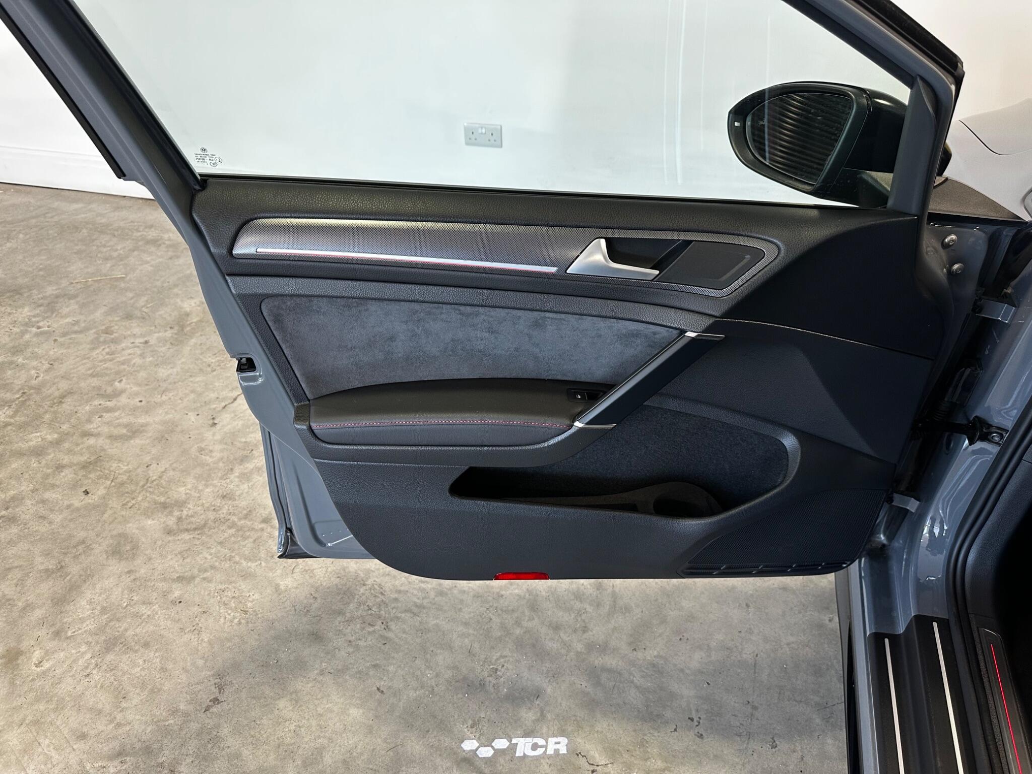 Volkswagen Golf - Image 16