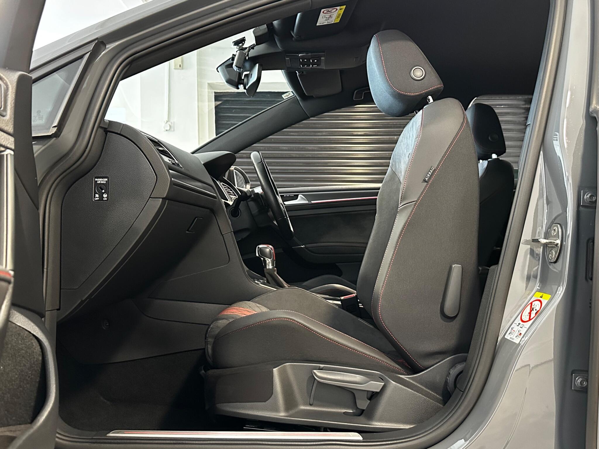 Volkswagen Golf - Image 17