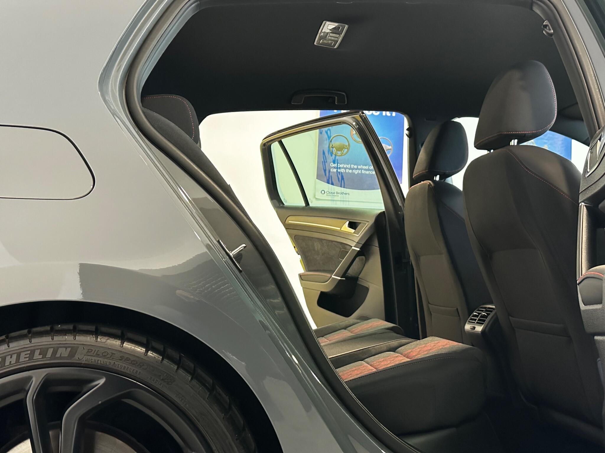 Volkswagen Golf - Image 20