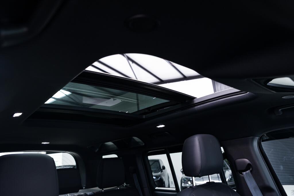 Land Rover Defender 110 - Image 5