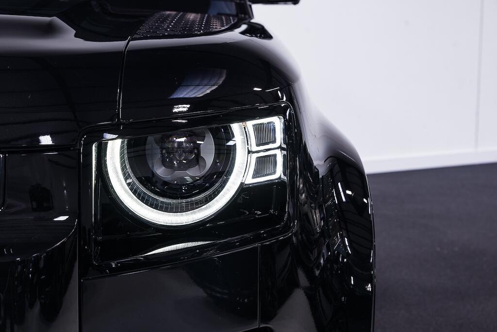 Land Rover Defender 110 - Image 9
