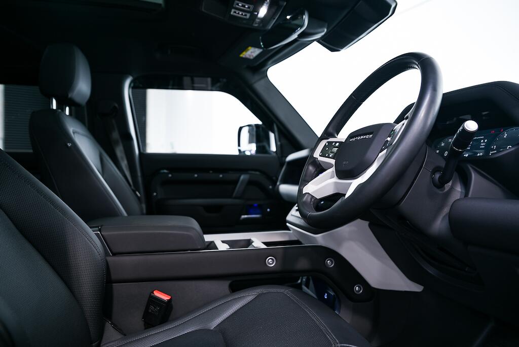 Land Rover Defender 110 - Image 12
