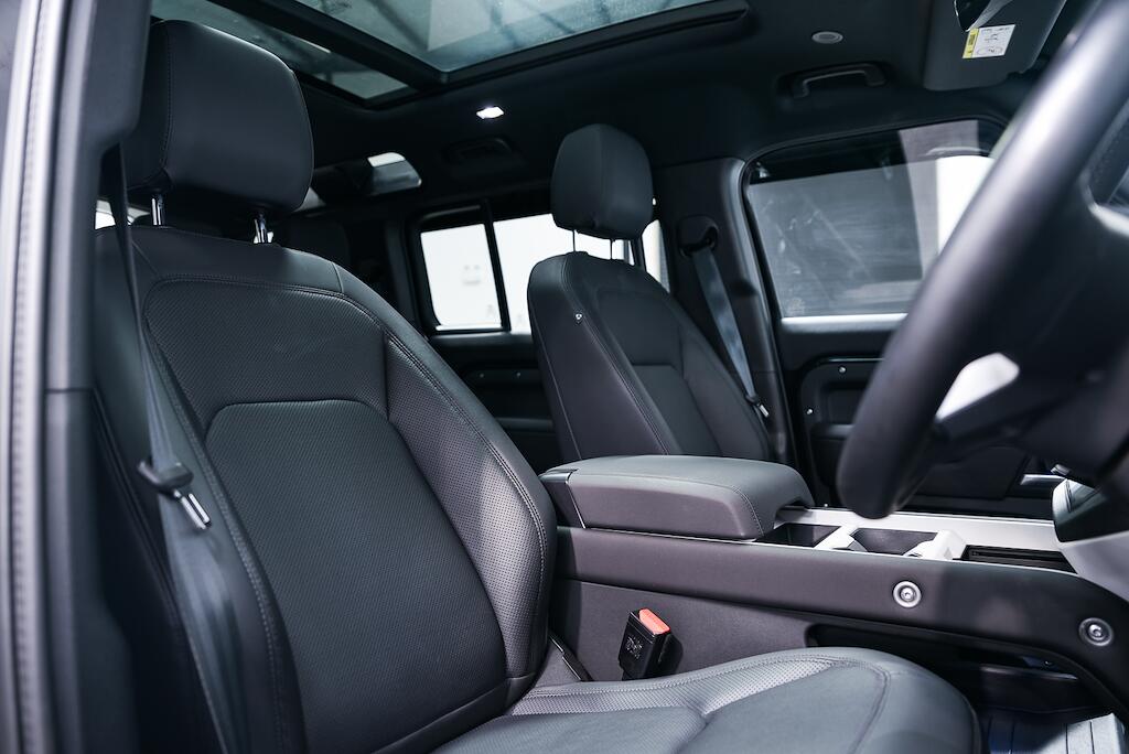 Land Rover Defender 110 - Image 13