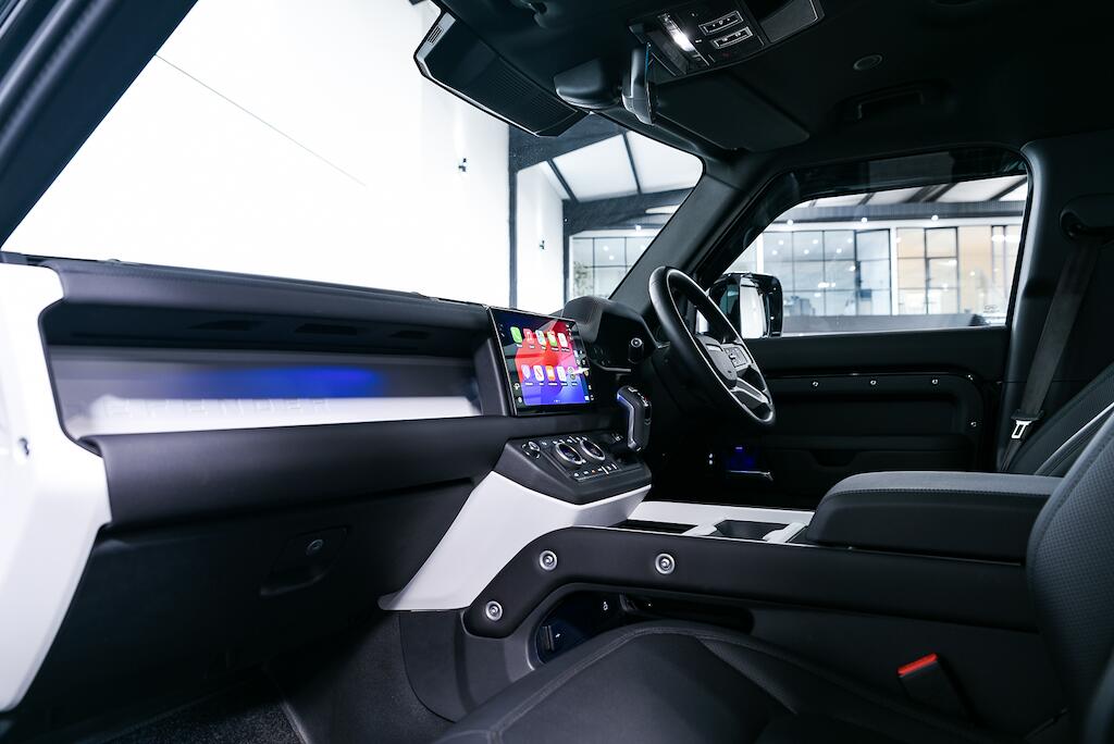 Land Rover Defender 110 - Image 14