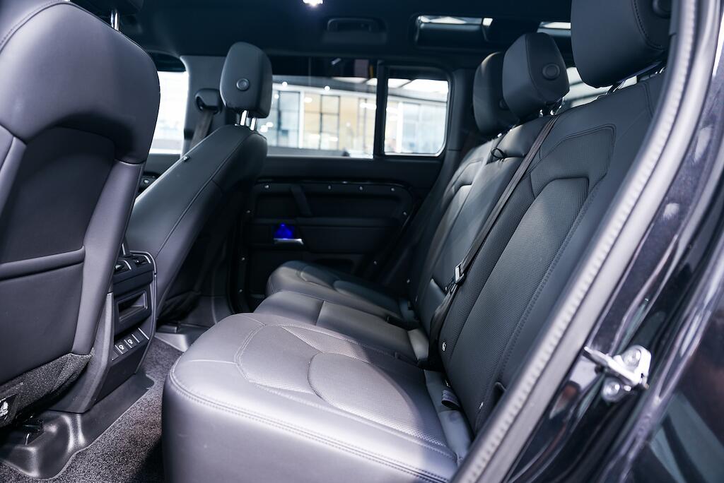 Land Rover Defender 110 - Image 16