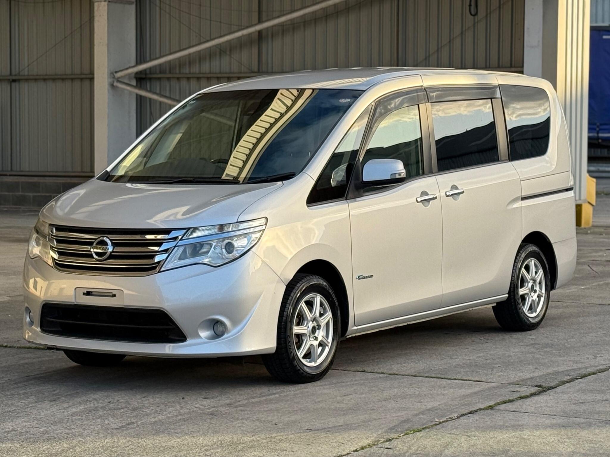 Nissan Serena - Image 9
