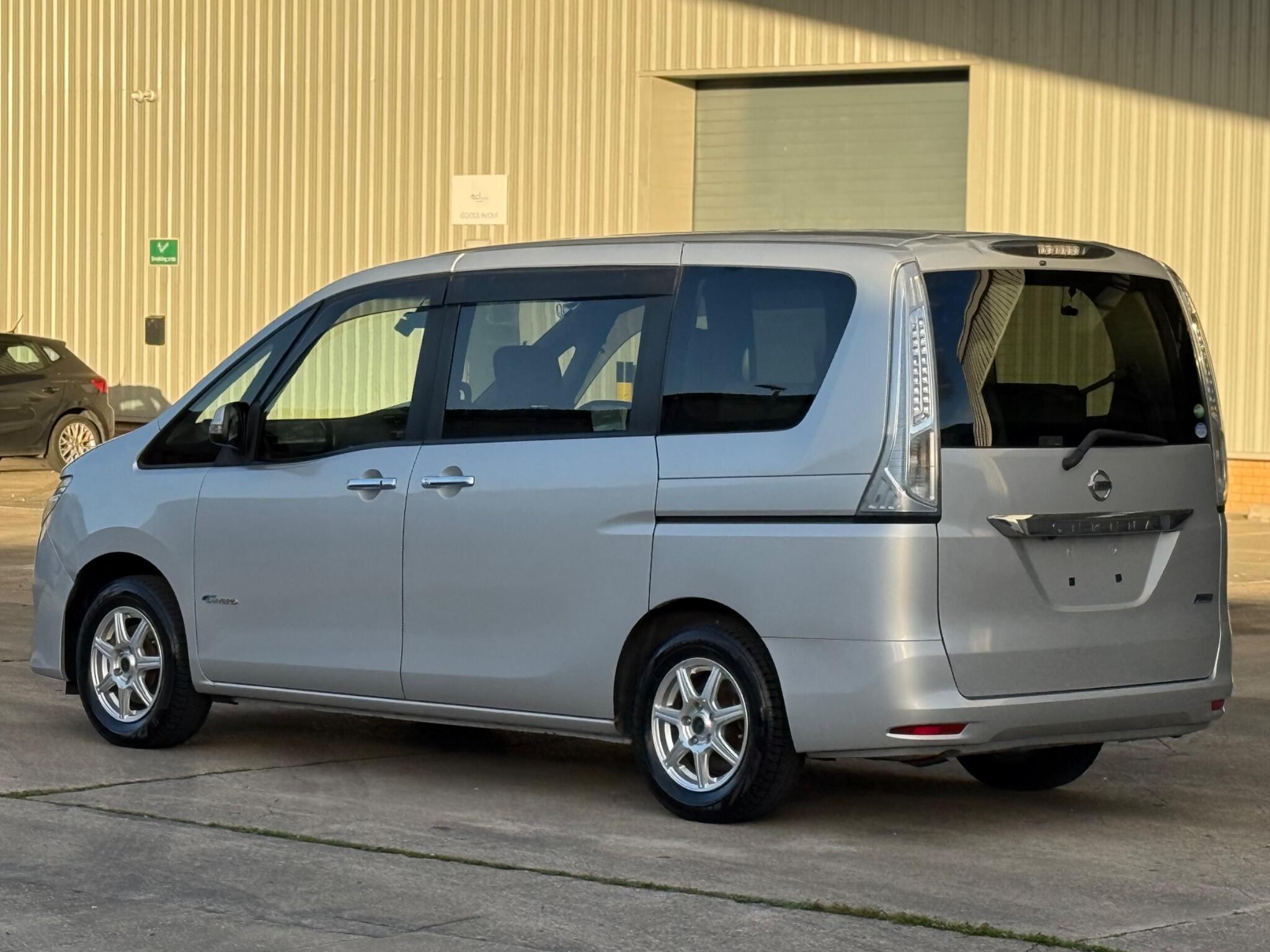 Nissan Serena - Image 13