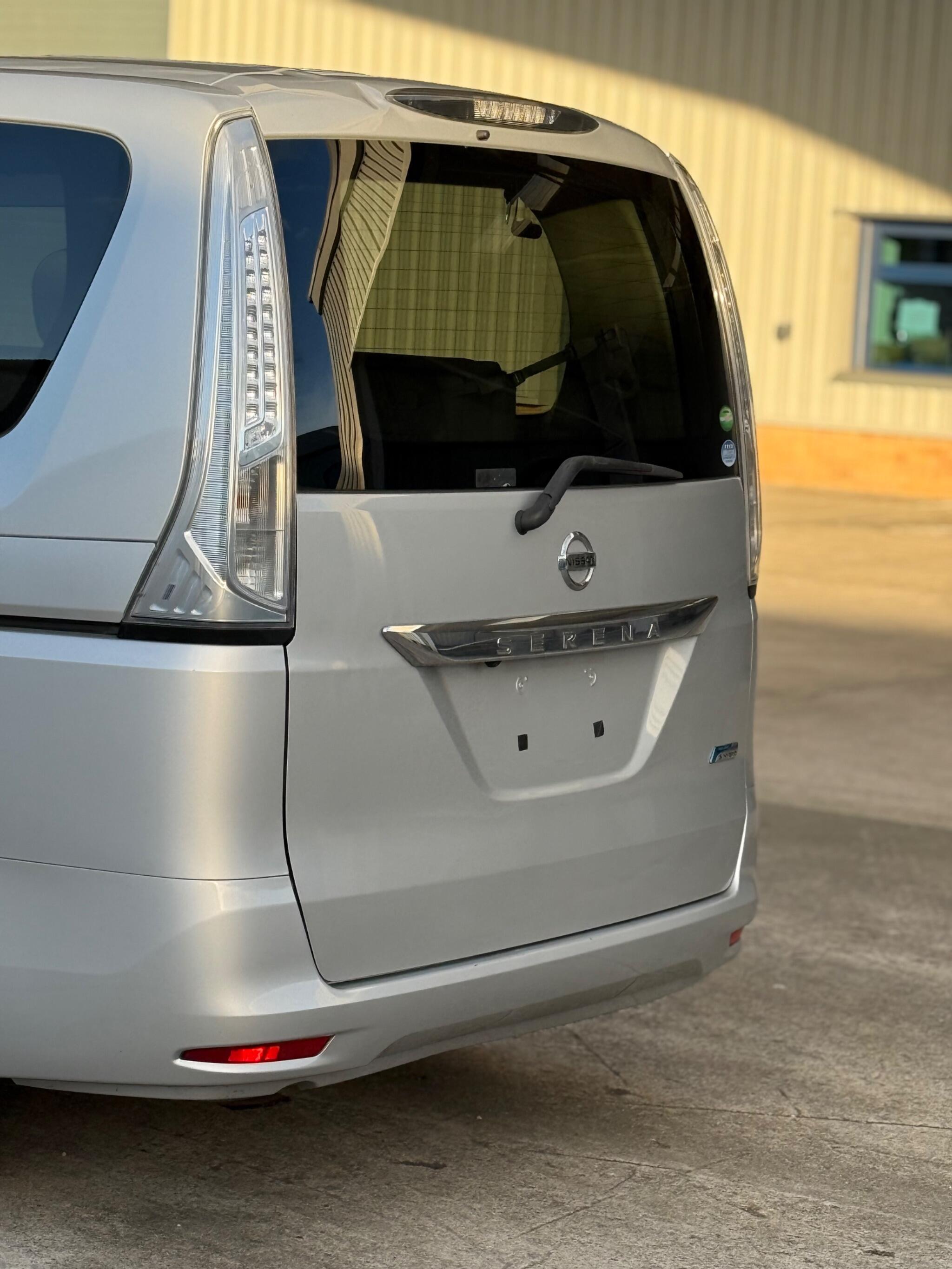 Nissan Serena - Image 14