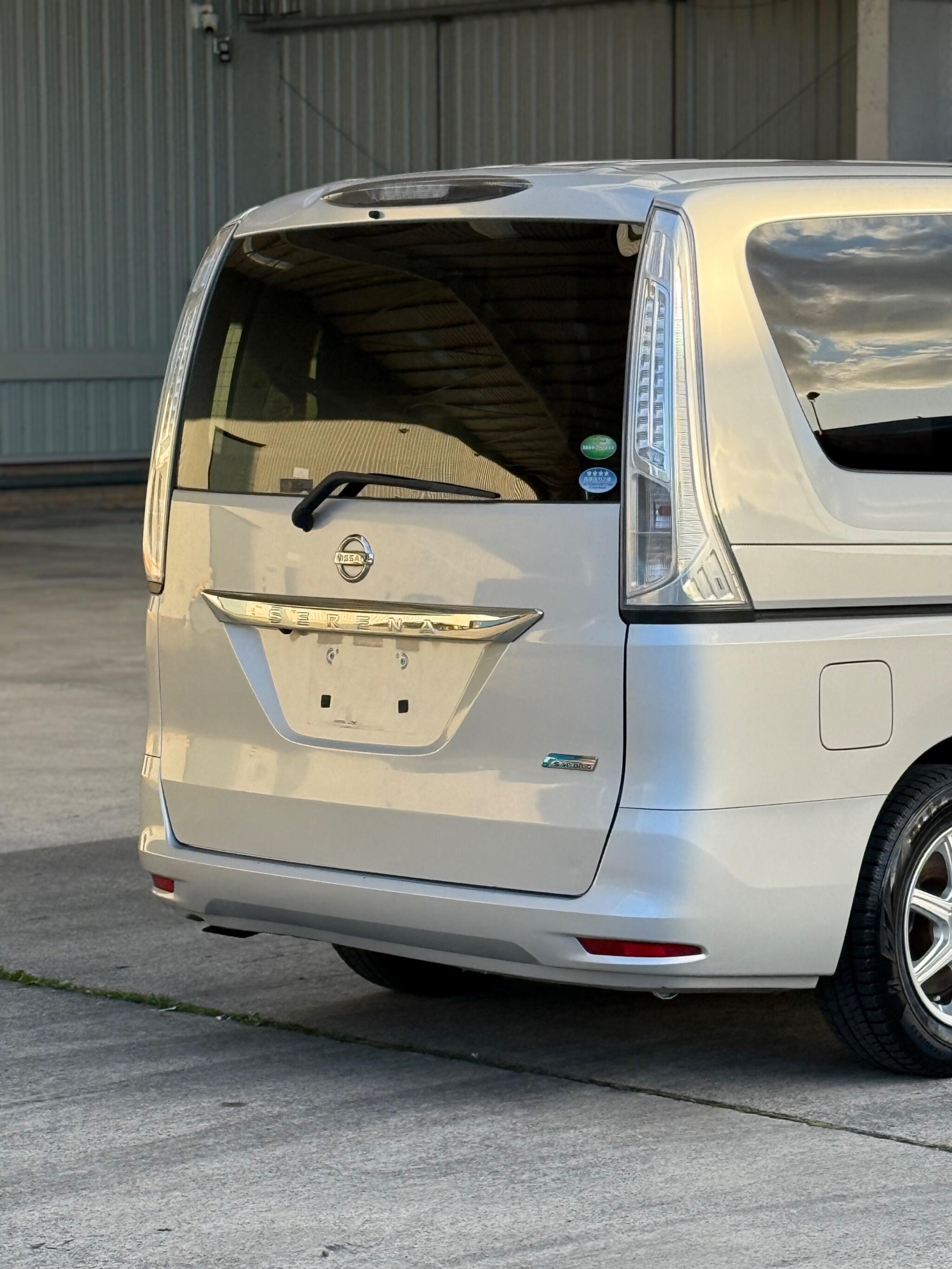 Nissan Serena - Image 20