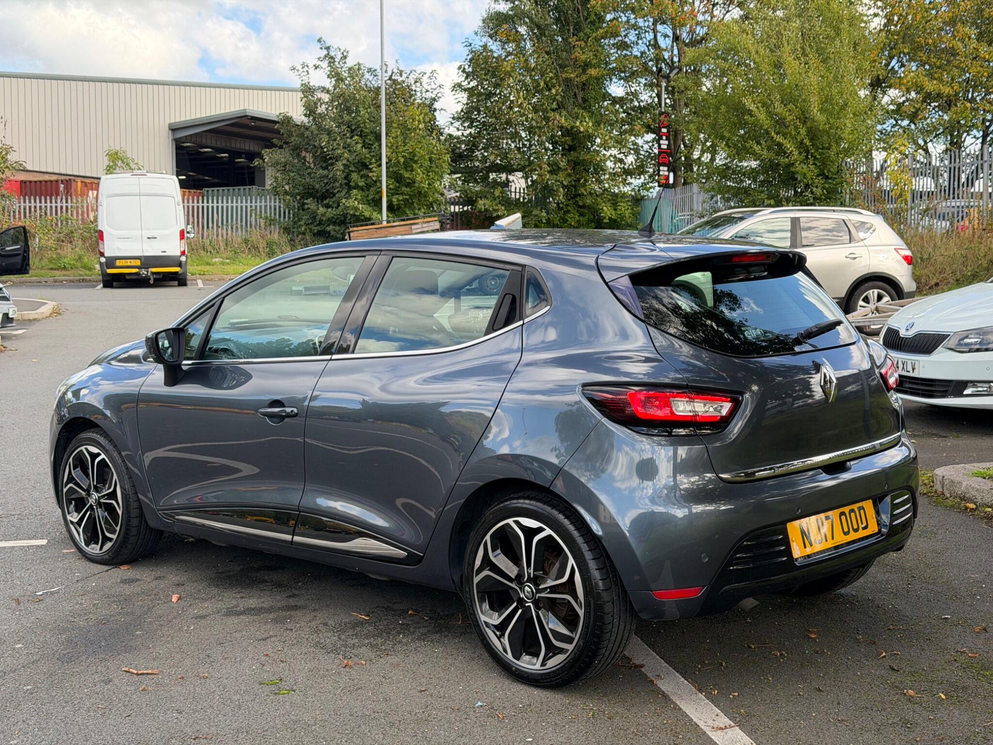 Renault Clio - Image 5