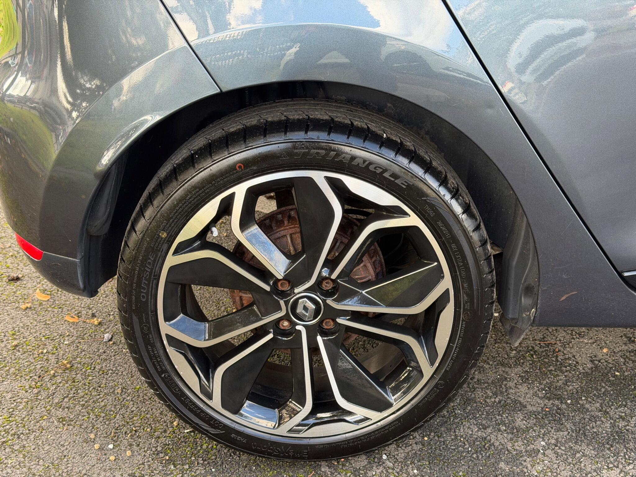 Renault Clio - Image 9