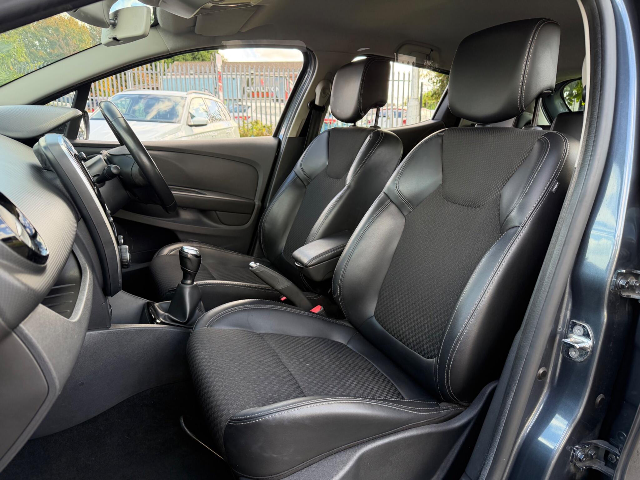 Renault Clio - Image 15