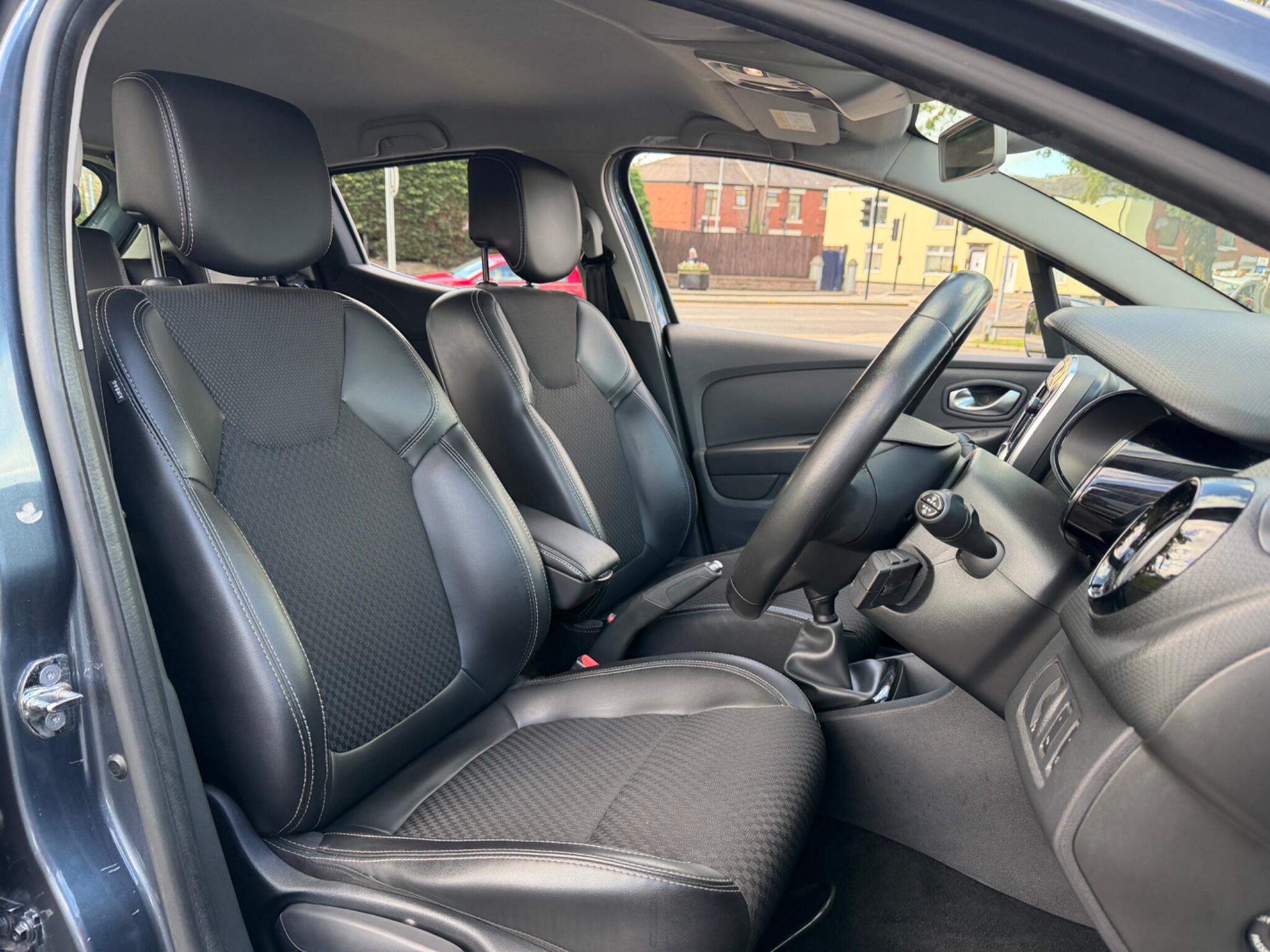 Renault Clio - Image 18
