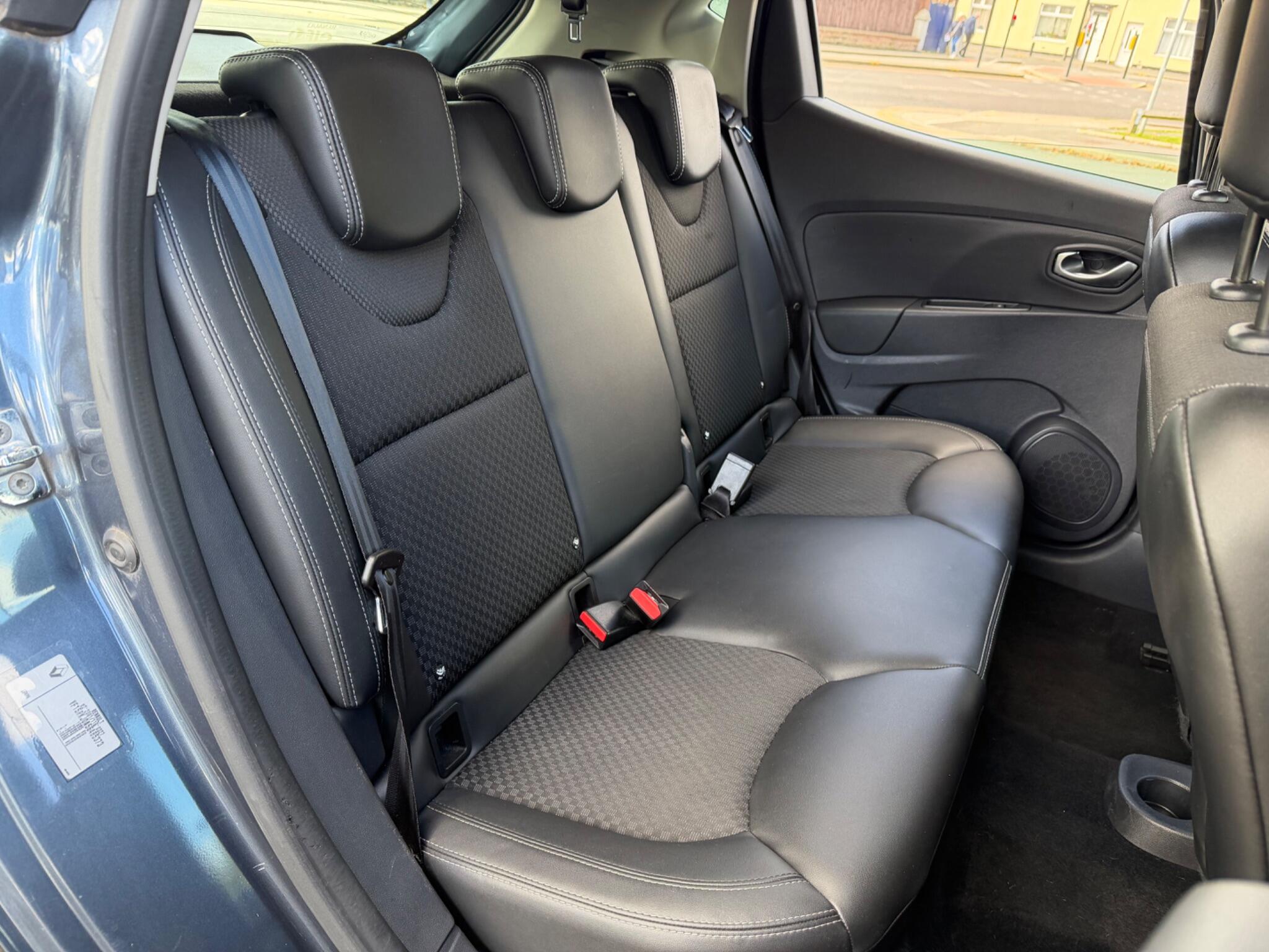 Renault Clio - Image 19