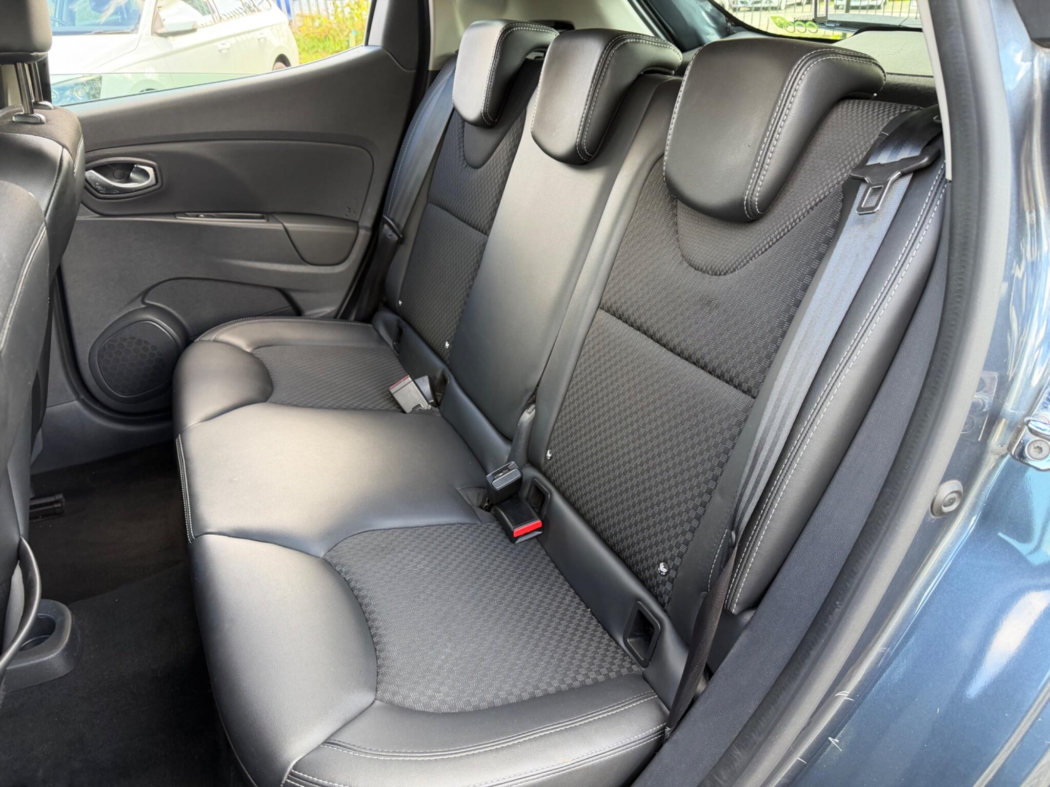 Renault Clio - Image 20