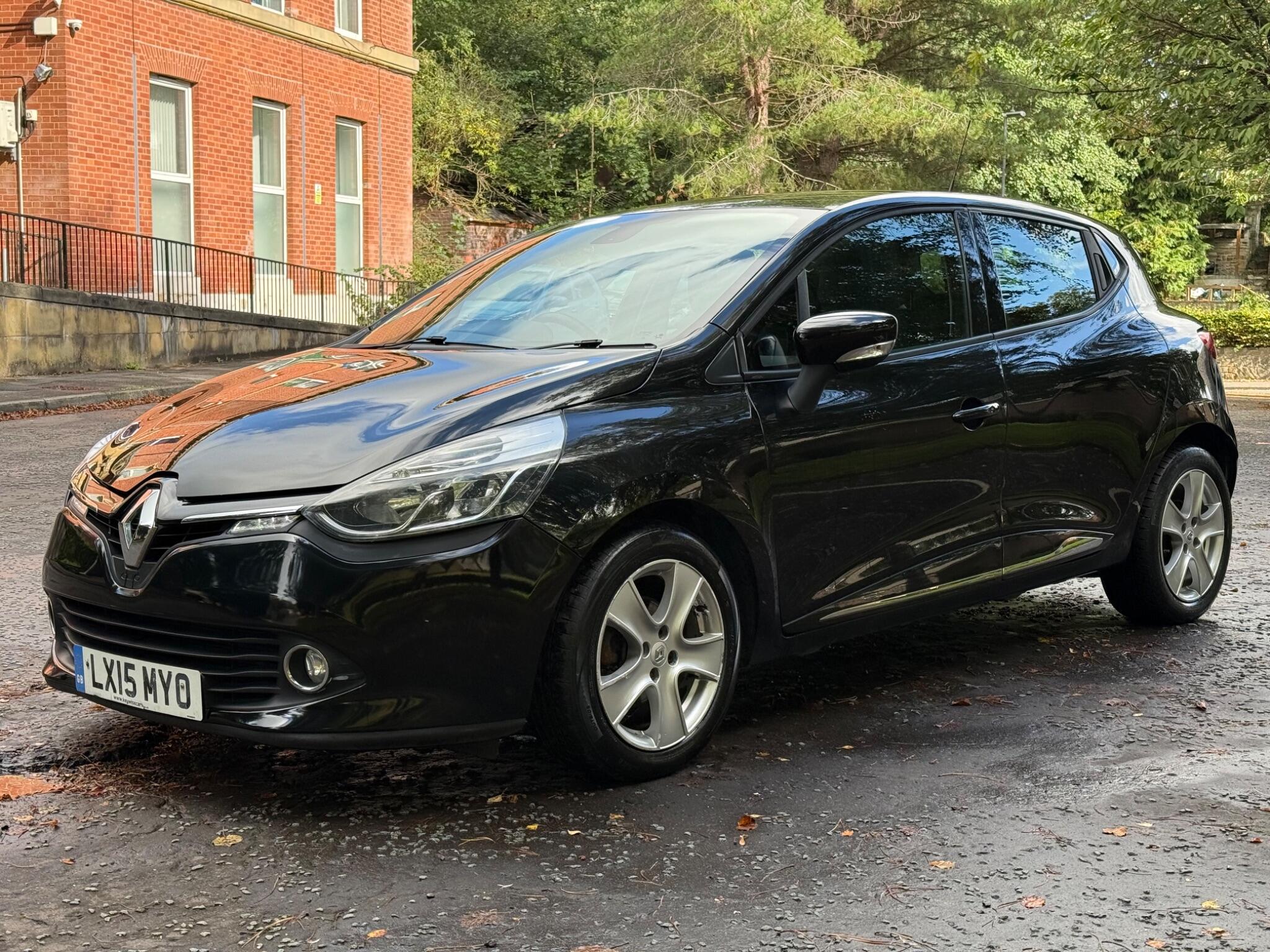 Renault Clio - Image 2