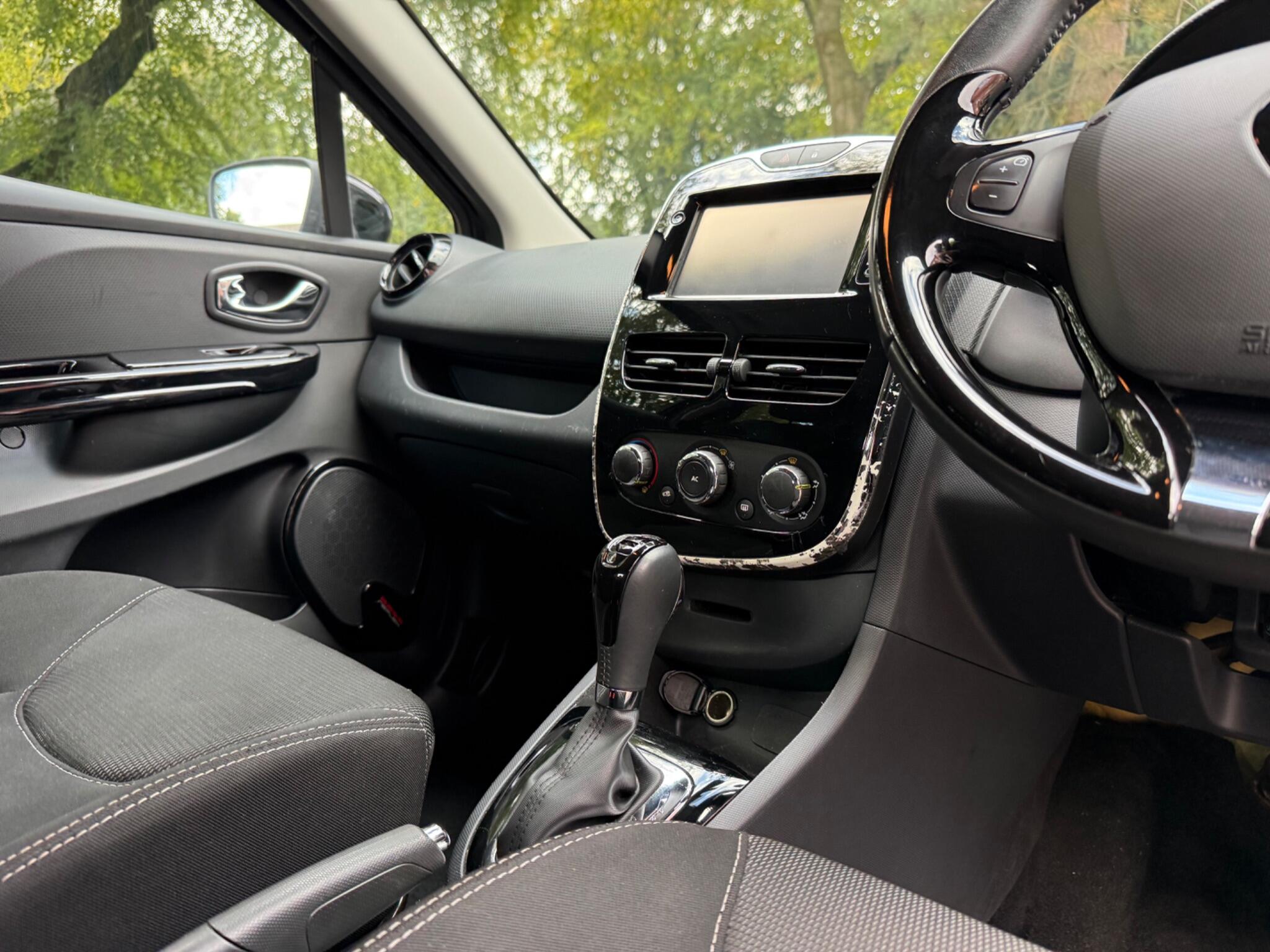 Renault Clio - Image 10