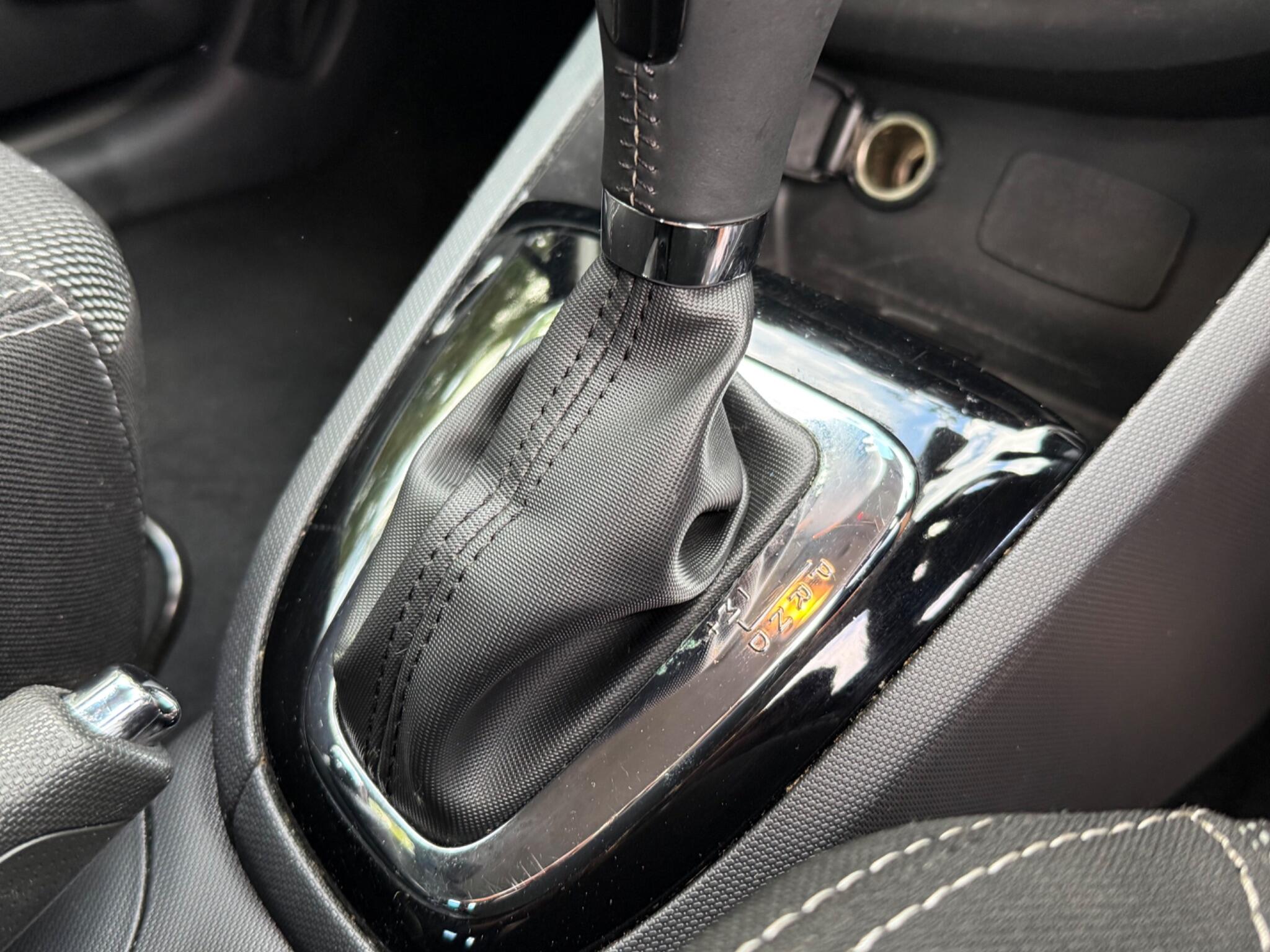 Renault Clio - Image 11