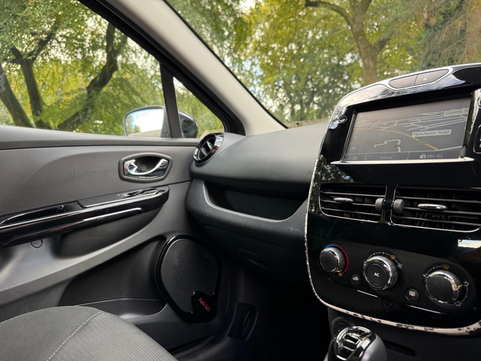 Renault Clio - Image 12