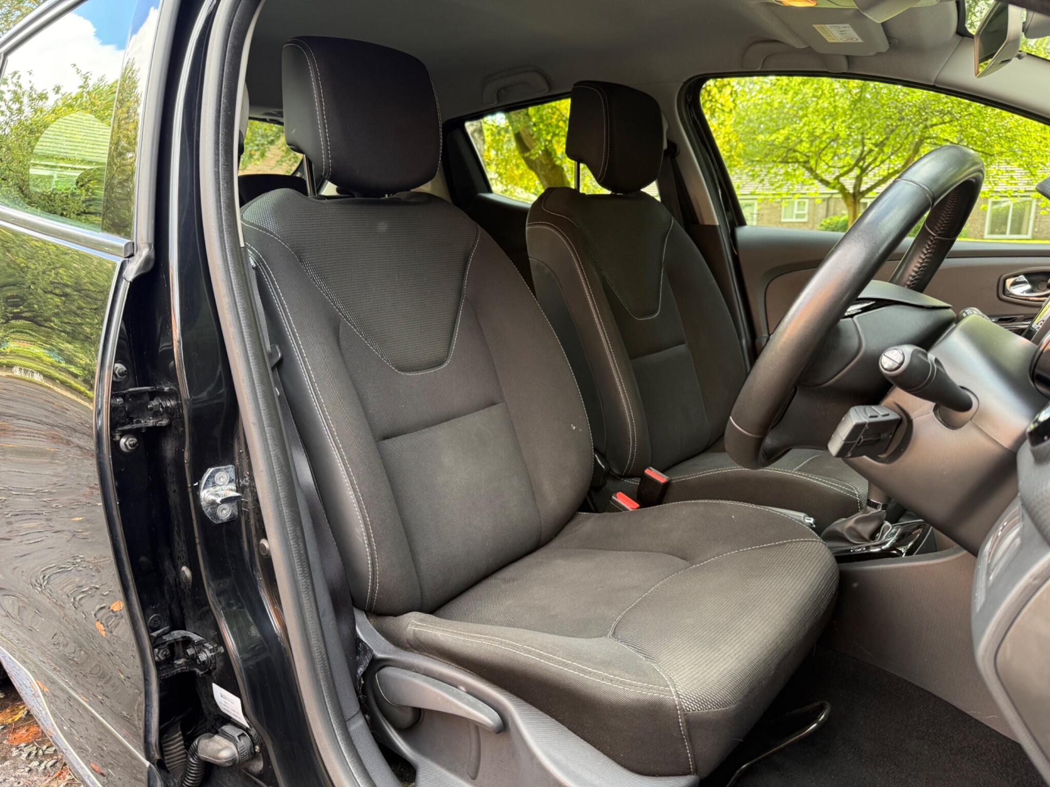 Renault Clio - Image 13
