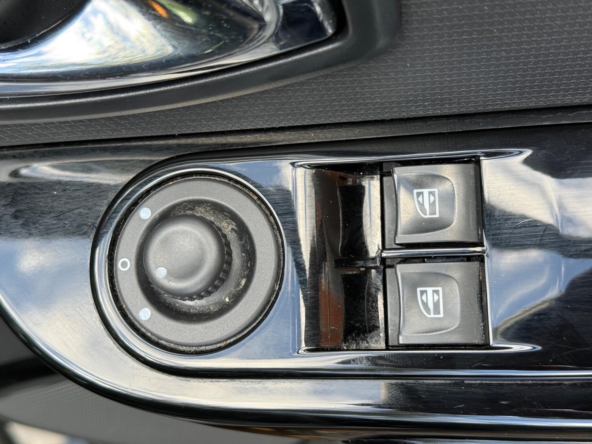 Renault Clio - Image 16