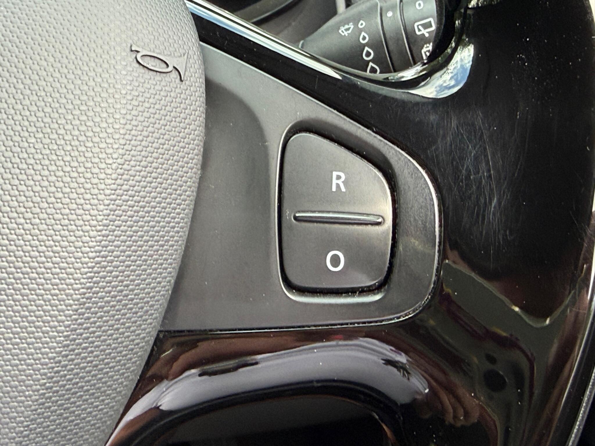 Renault Clio - Image 18