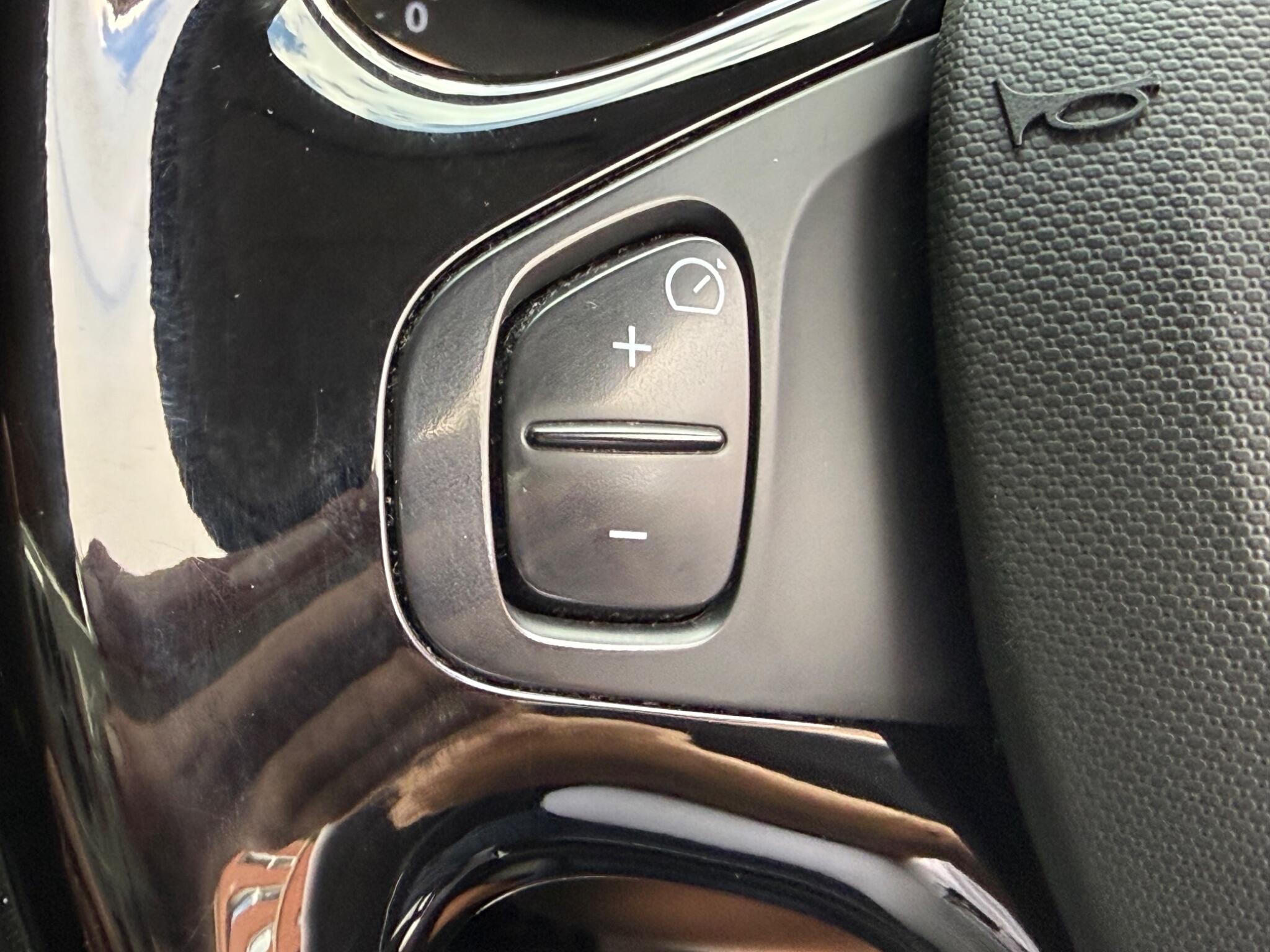 Renault Clio - Image 19