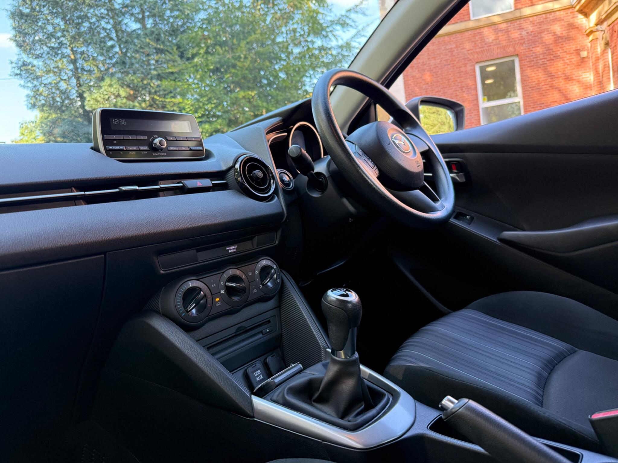 Mazda MAZDA2 - Image 9