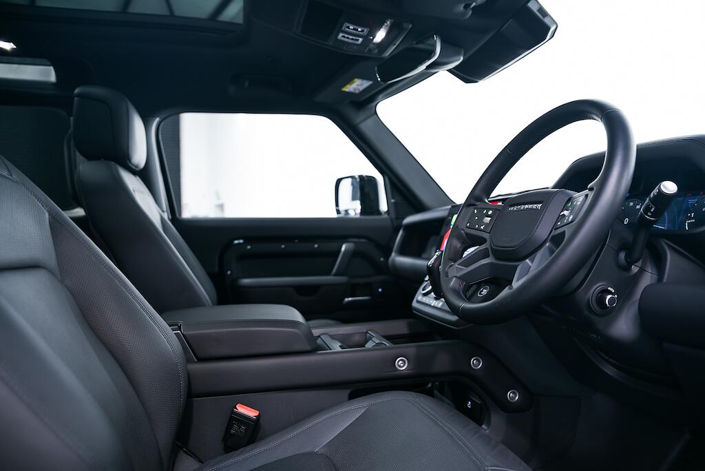 Land Rover Defender 90 - Image 13