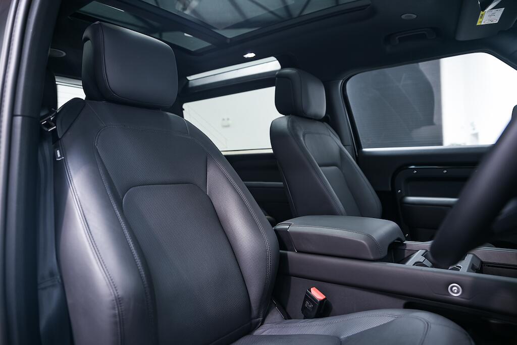 Land Rover Defender 90 - Image 14