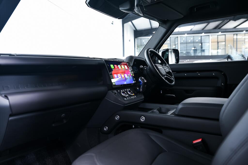 Land Rover Defender 90 - Image 15